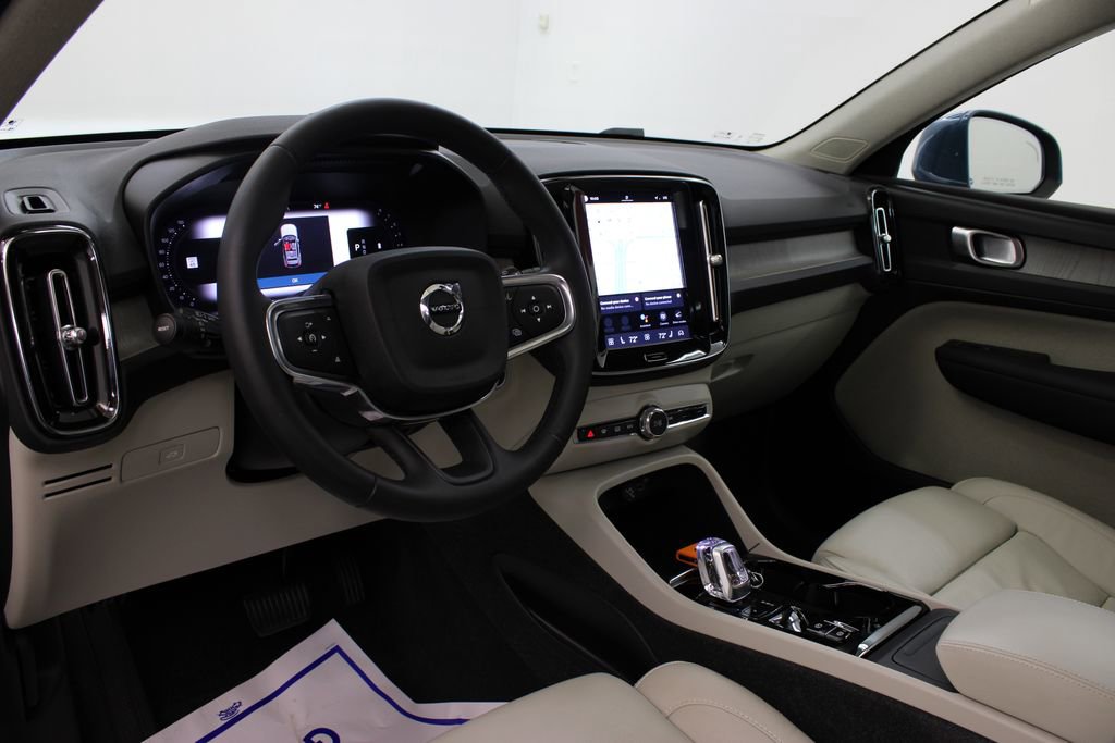 Used 2023 Volvo XC40 B4 Plus w/ Driver Assist Package image 17
