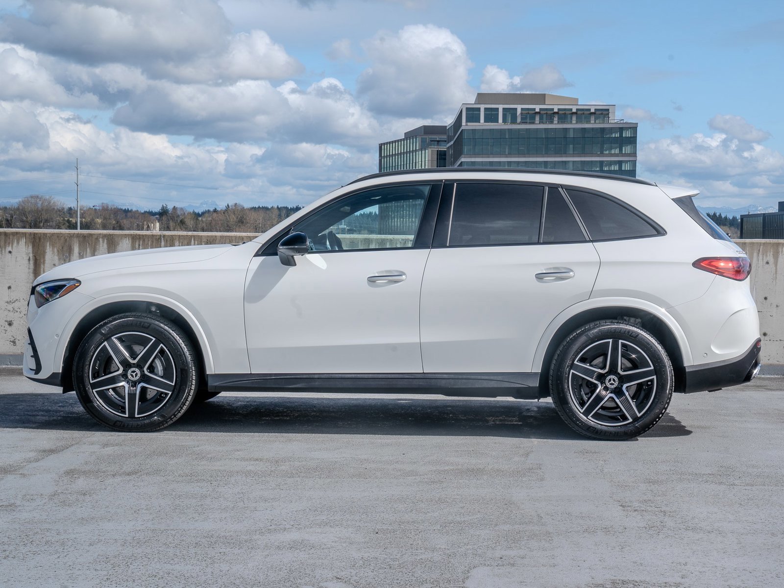 Certified 2025 Mercedes-Benz GLC 300 4MATIC image 4