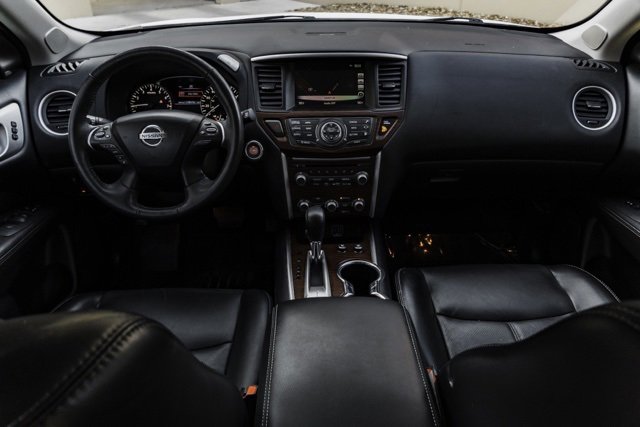 Used 2019 Nissan Pathfinder Platinum image 23