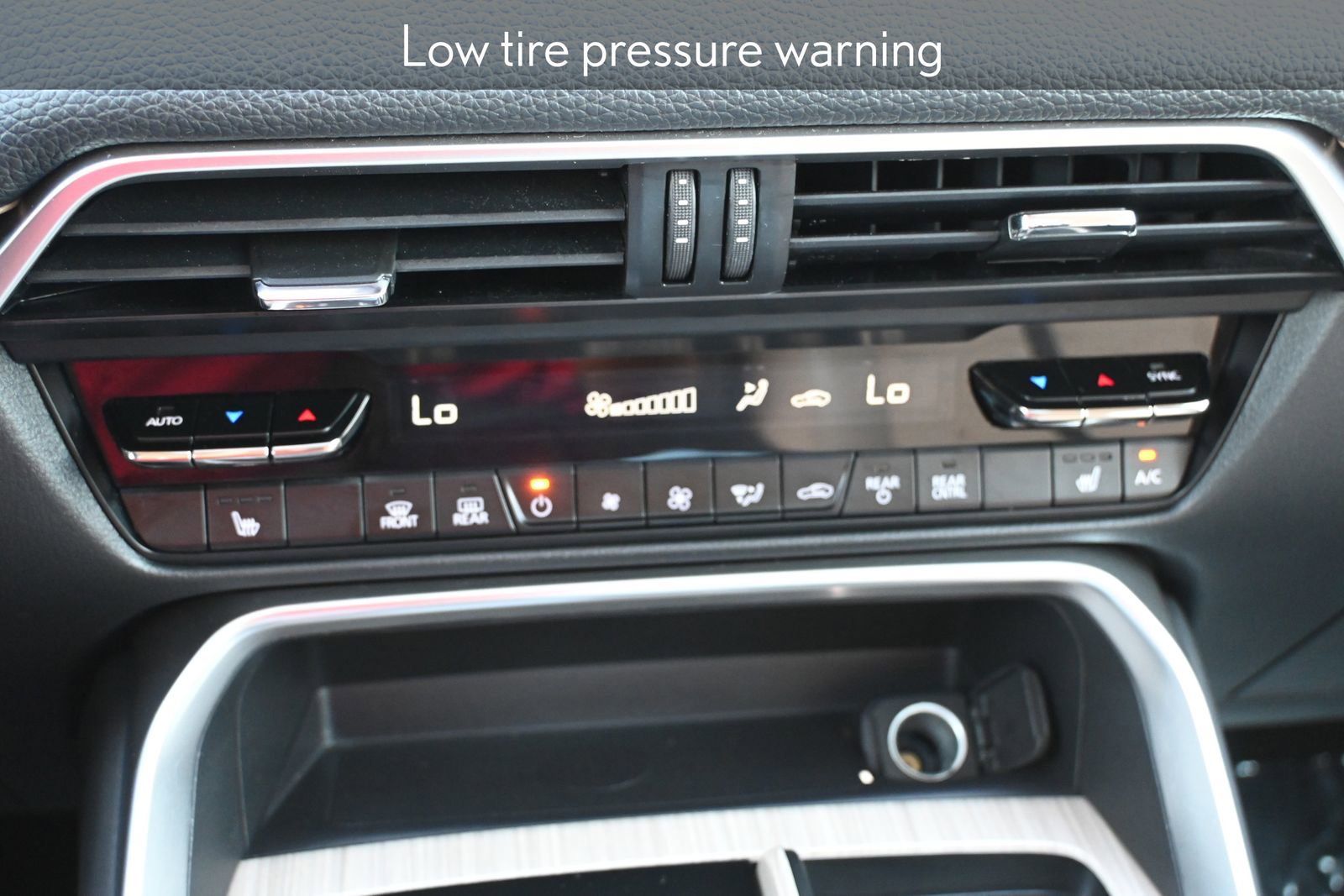 Used 2024 MAZDA CX-90 3.3 Turbo w/ Preferred Plus image 16