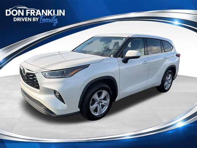 Used 2021 Toyota Highlander LE FWD image 1