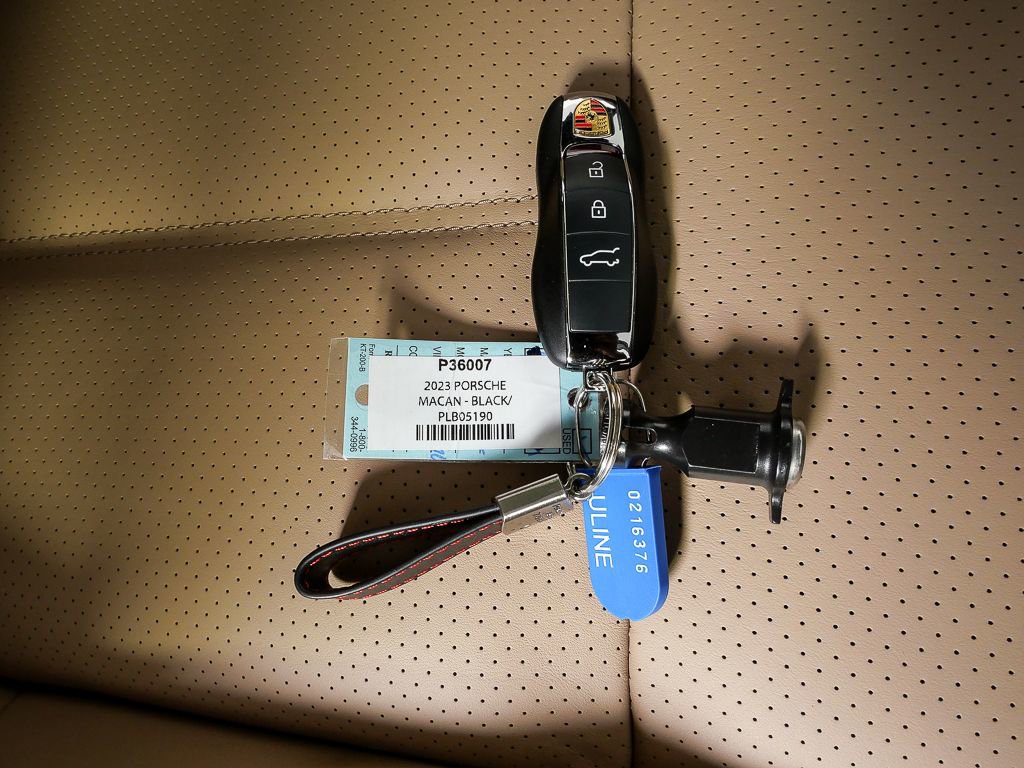 Certified 2023 Porsche Macan Turbo AWD/4WD image 40