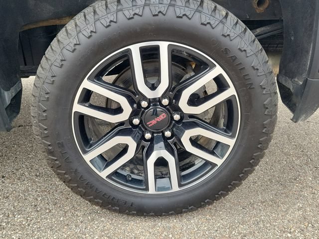 Used 2023 GMC Sierra 1500 AT4 w/ Technology Package AWD/4WD image 5