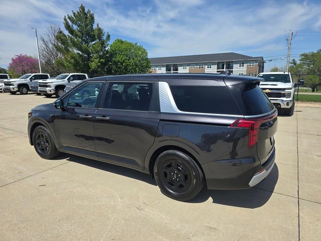 Used 2025 Kia Carnival FWD image 11