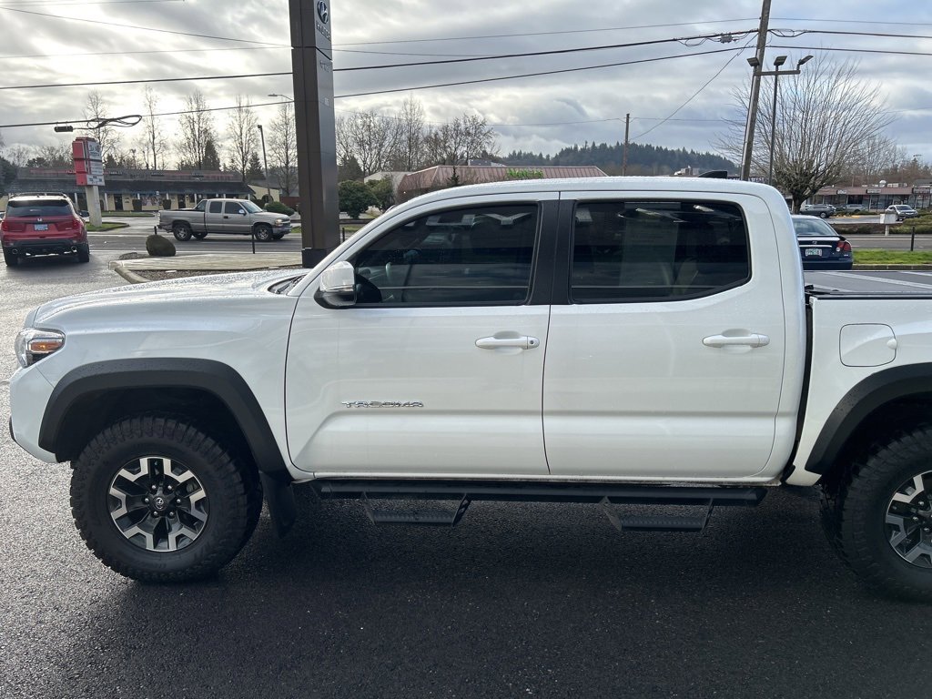 Used 2022 Toyota Tacoma TRD Off-Road image 6