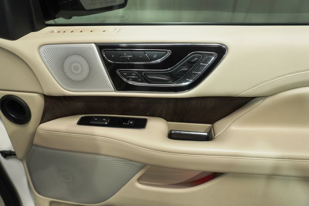 Used 2019 Lincoln Navigator L Reserve AWD/4WD image 17