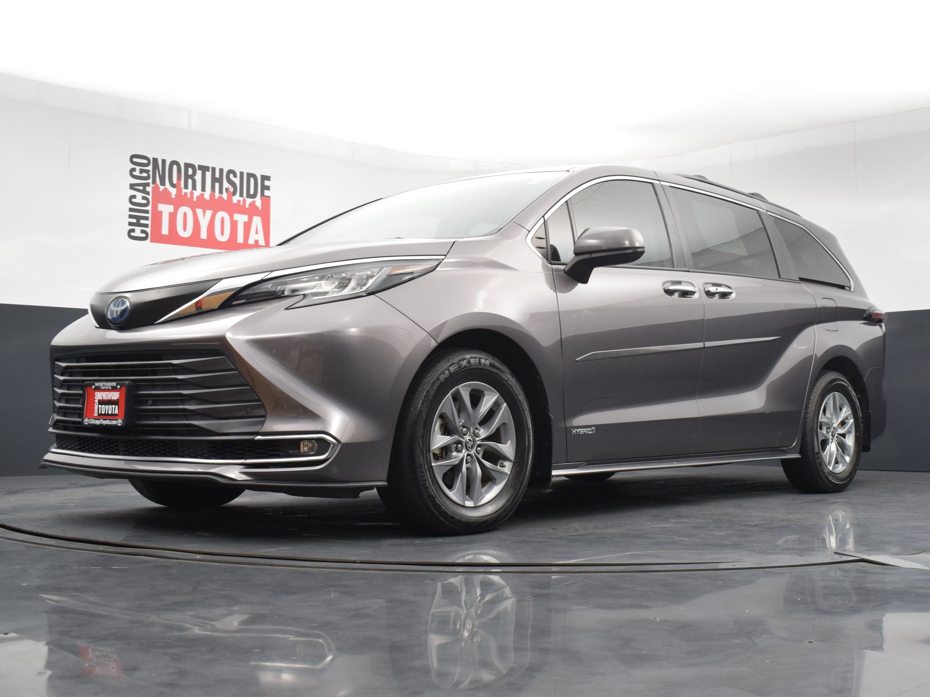 Used 2021 Toyota Sienna XLE FWD image 35