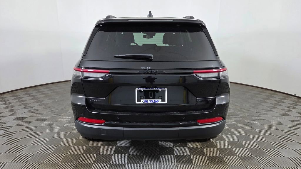 Used 2024 Jeep Grand Cherokee Limited w/ Black Appearance Package AWD/4WD image 12