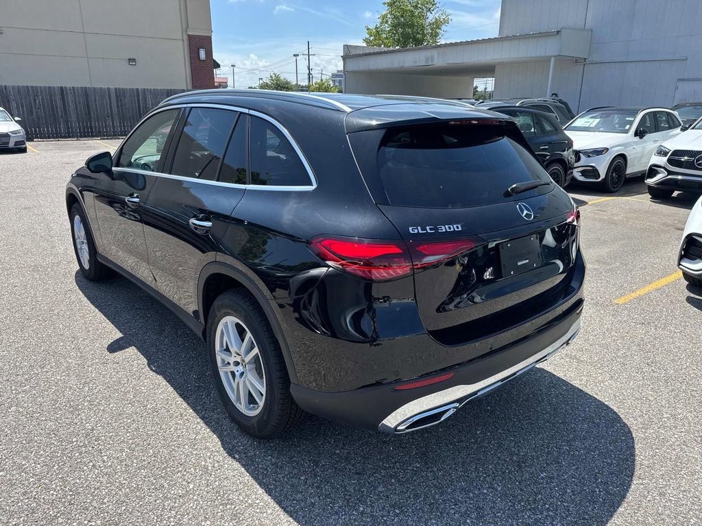 Used 2025 Mercedes-Benz GLC 300 image 4