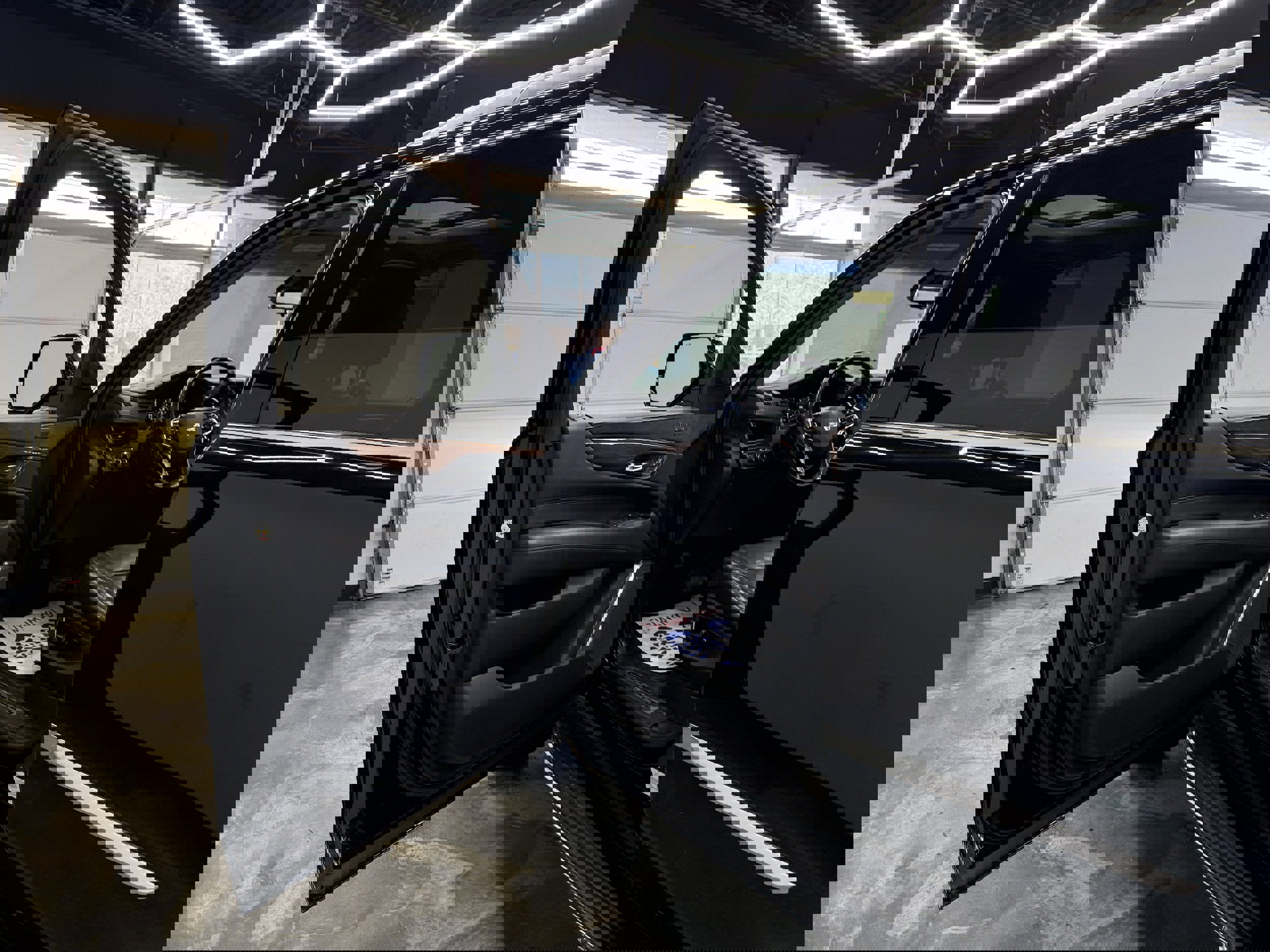 Used 2019 Cadillac Escalade Luxury image 9