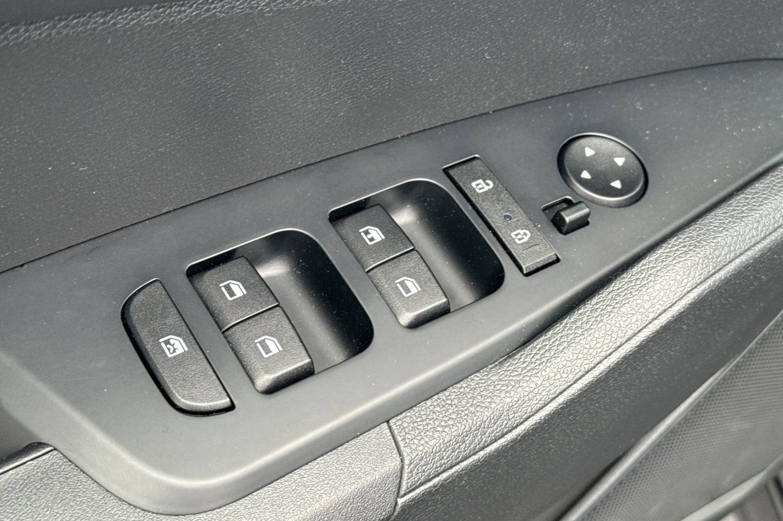 Certified 2025 Kia Sportage LX image 13