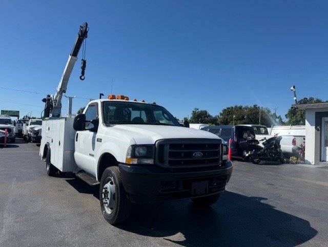 Used 2004 Ford F550 4x4 Regular Cab Super Duty image 4