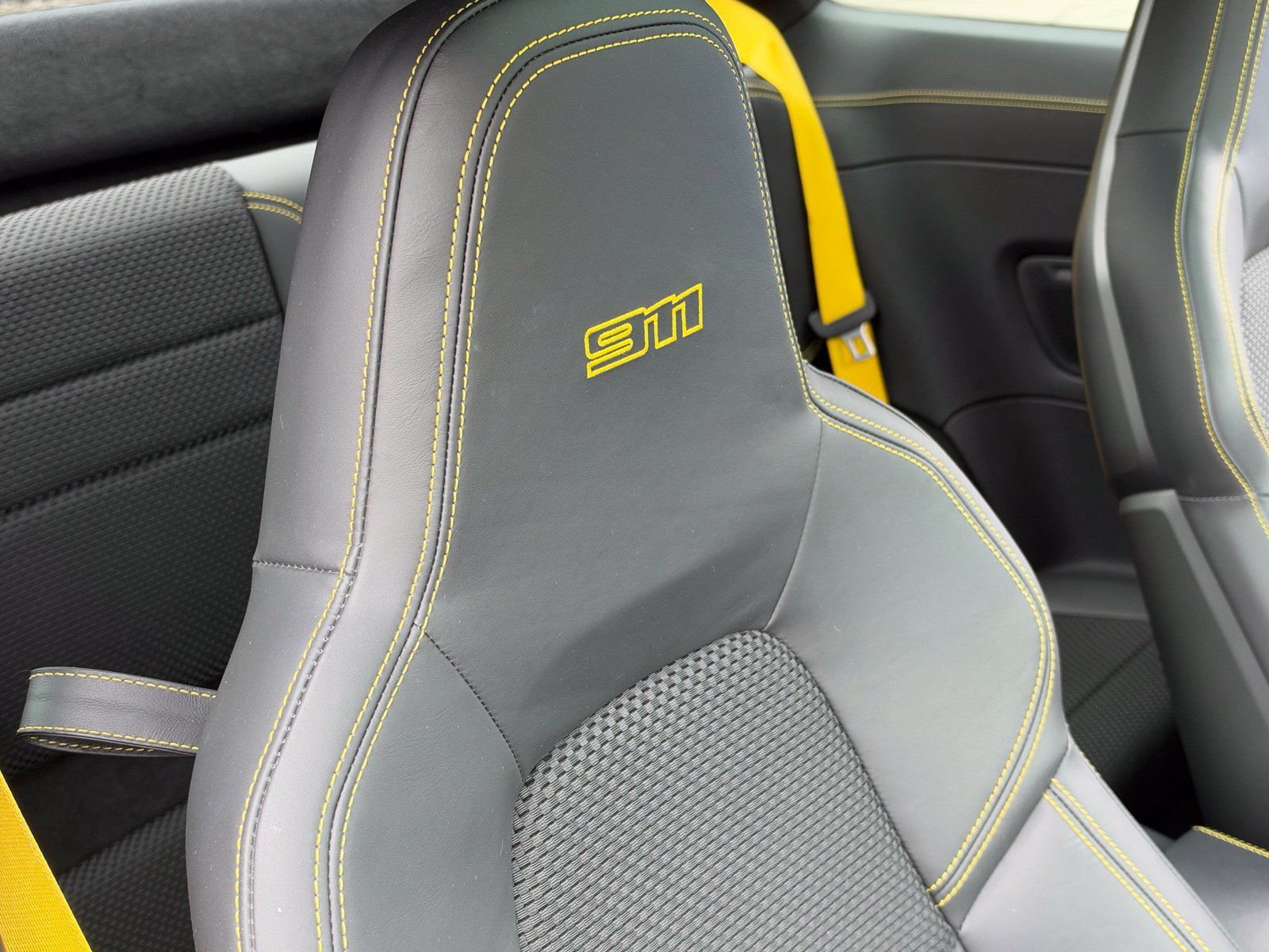 Certified 2023 Porsche 911 Carrera T RWD image 39