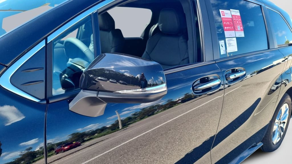 New 2026 Toyota Sienna Limited FWD image 29