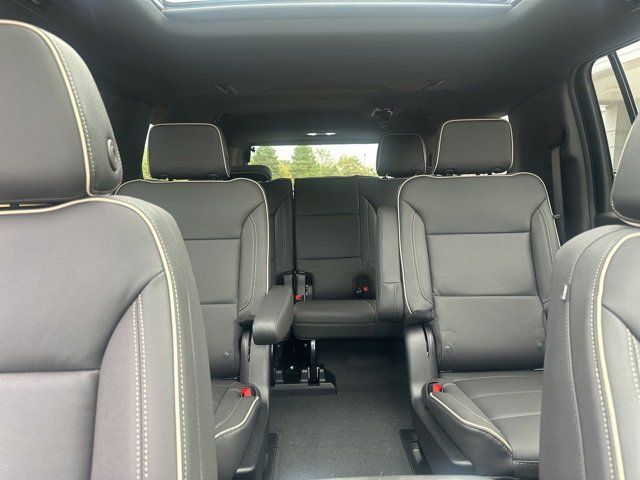 New 2026 Chevrolet Suburban Premier image 32