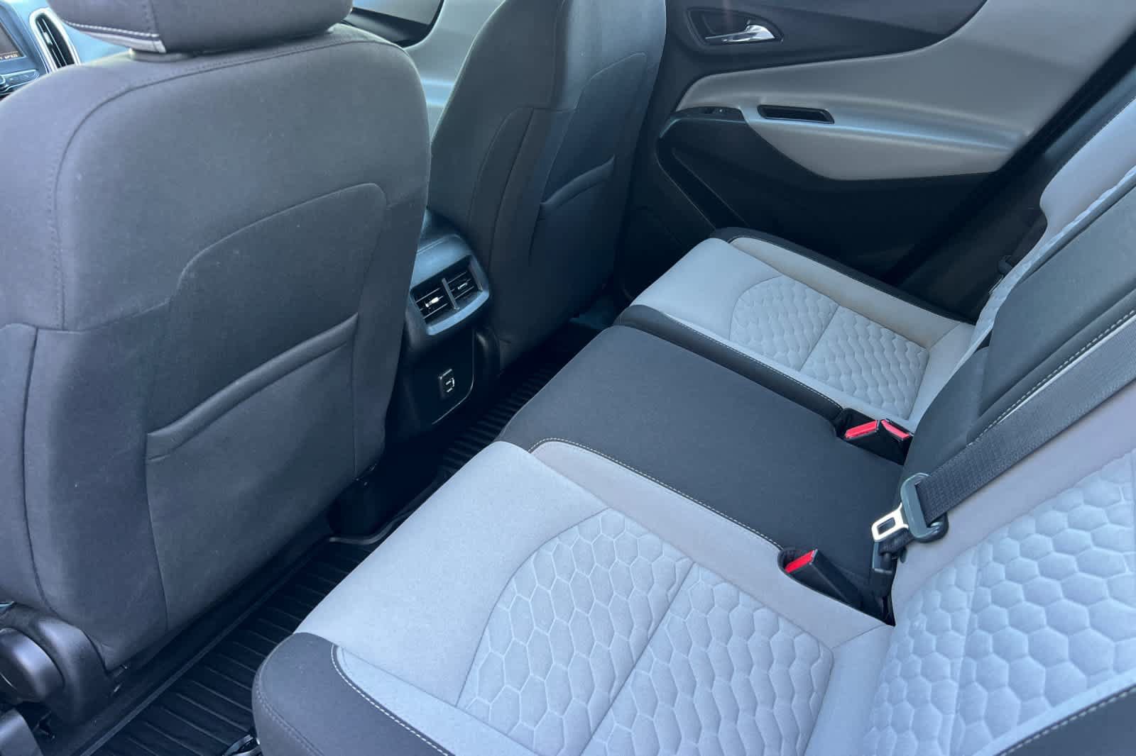 Used 2019 Chevrolet Equinox LS FWD image 4