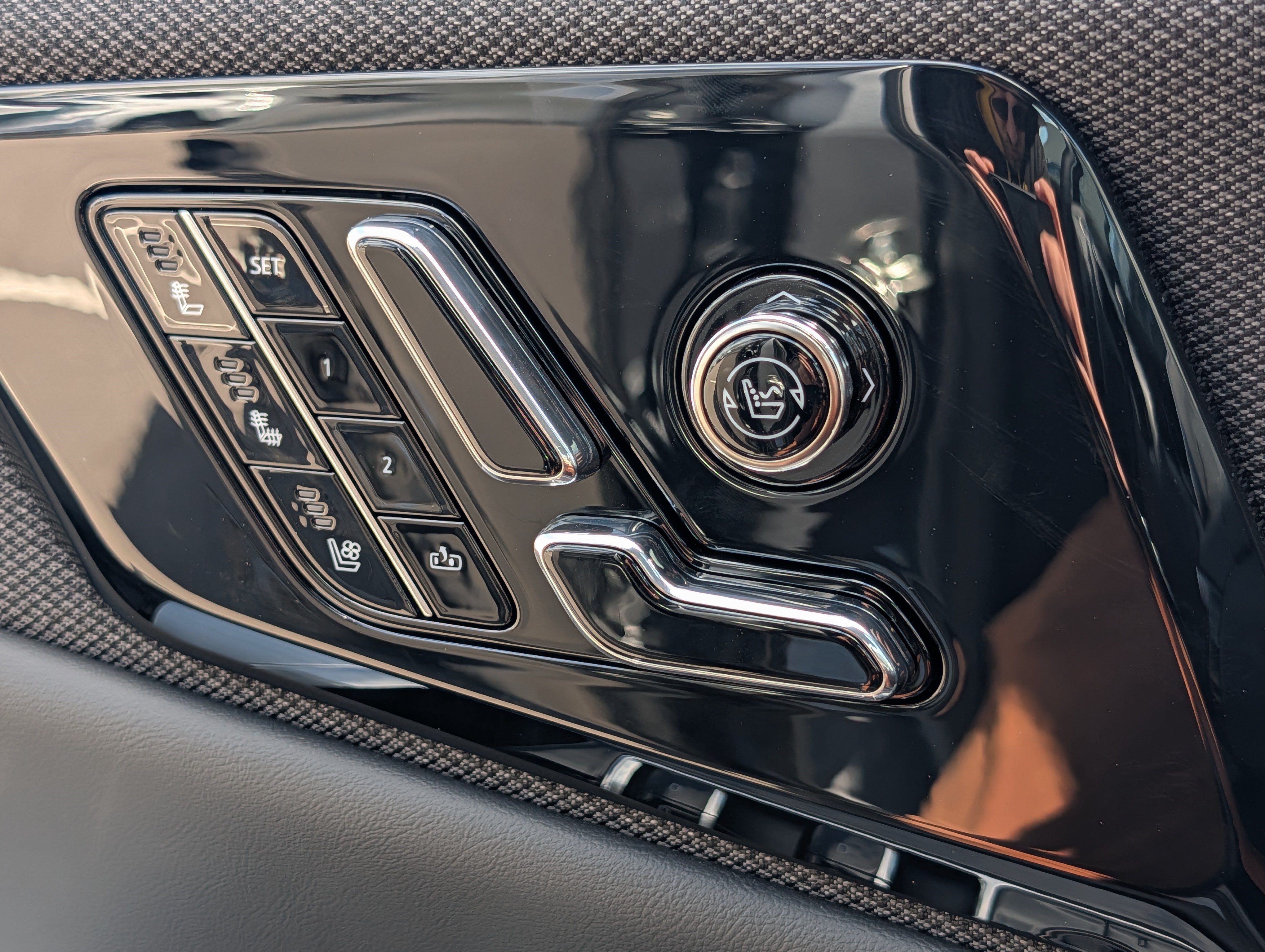 New 2026 Cadillac Optiq V w/ Magnus Launch Edition AWD/4WD image 30