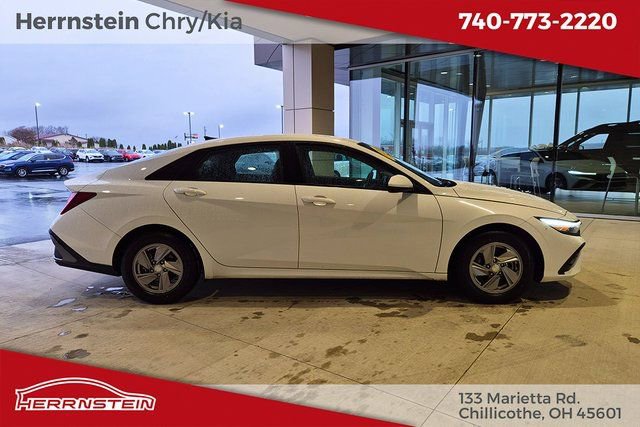 Used 2024 Hyundai Elantra SE image 29