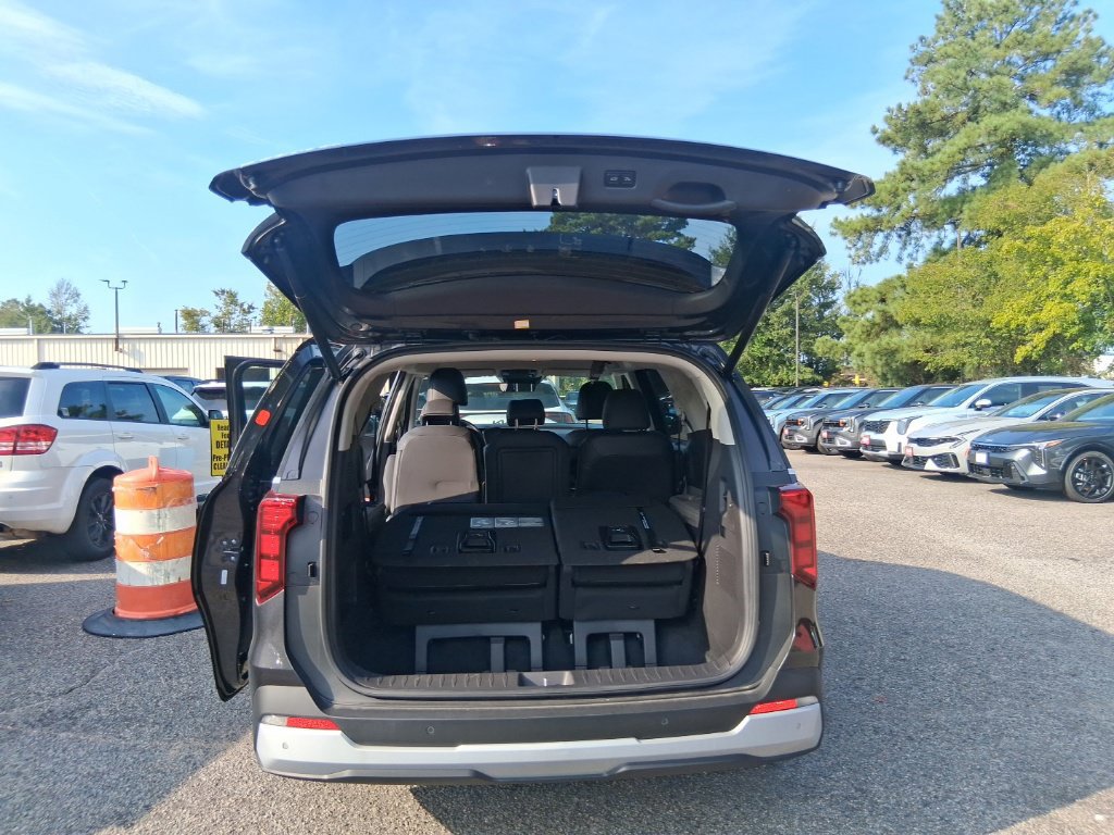 Certified 2026 Kia Carnival EX FWD image 18
