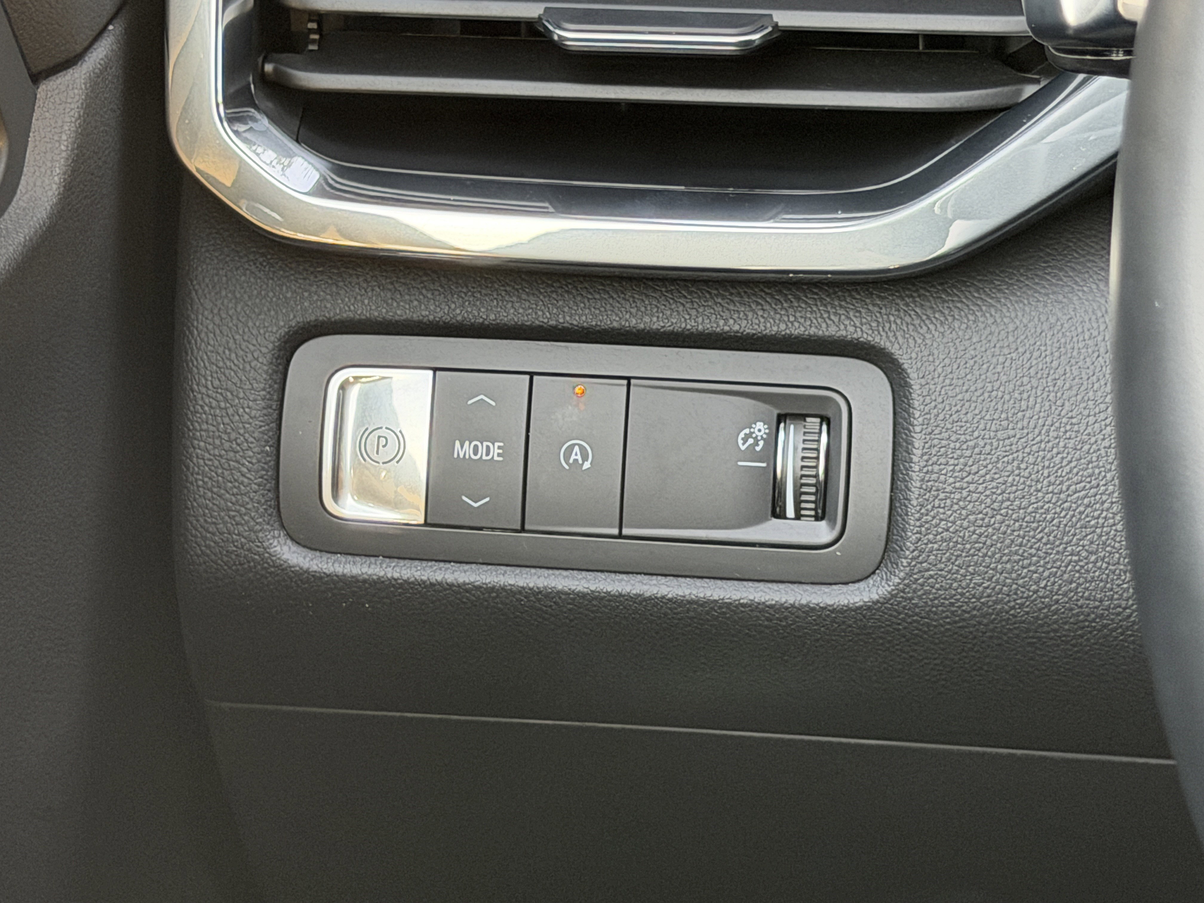 Used 2025 GMC Acadia Elevation image 40