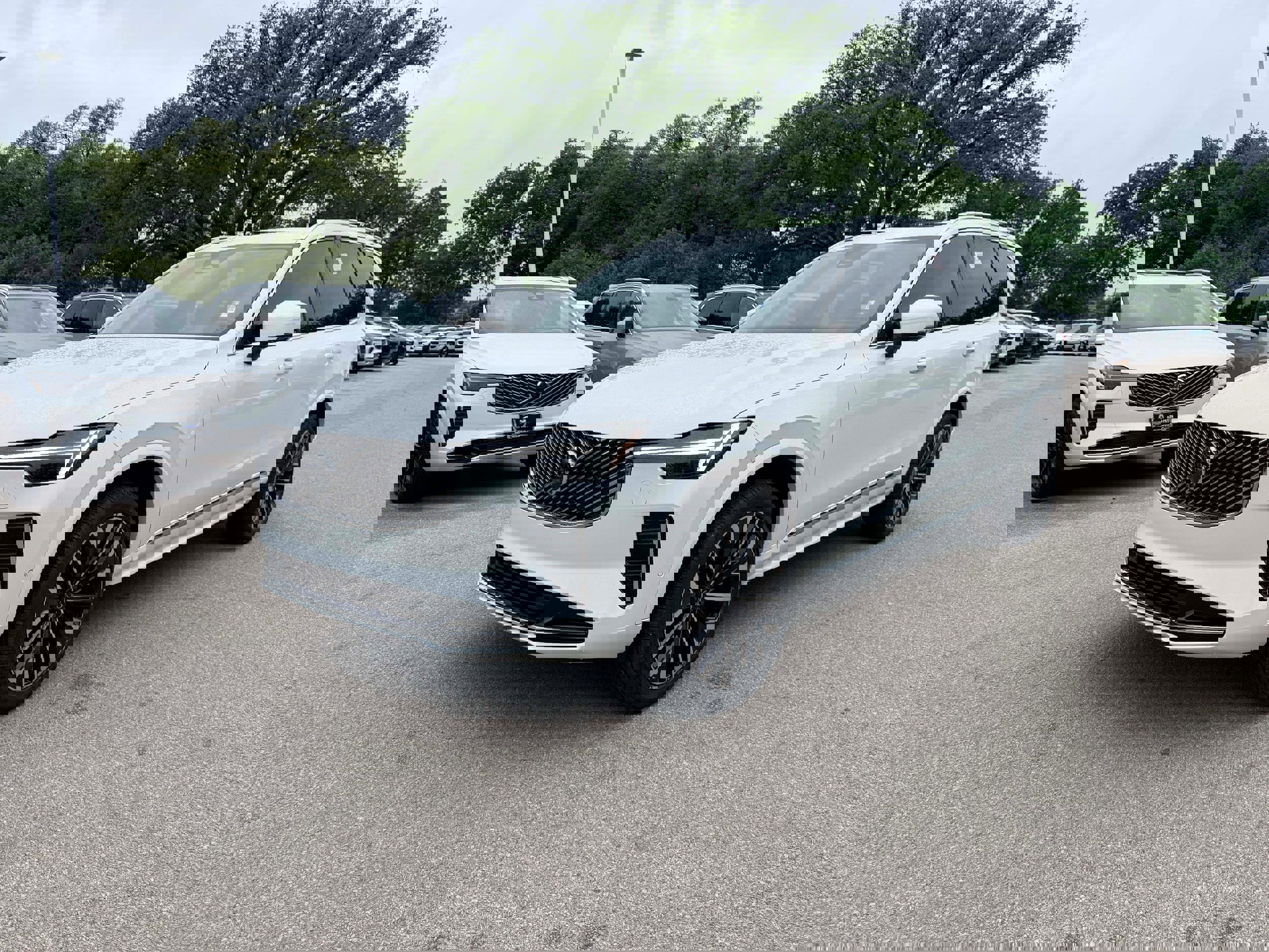 Certified 2025 Volvo XC90 B5 Plus image 2