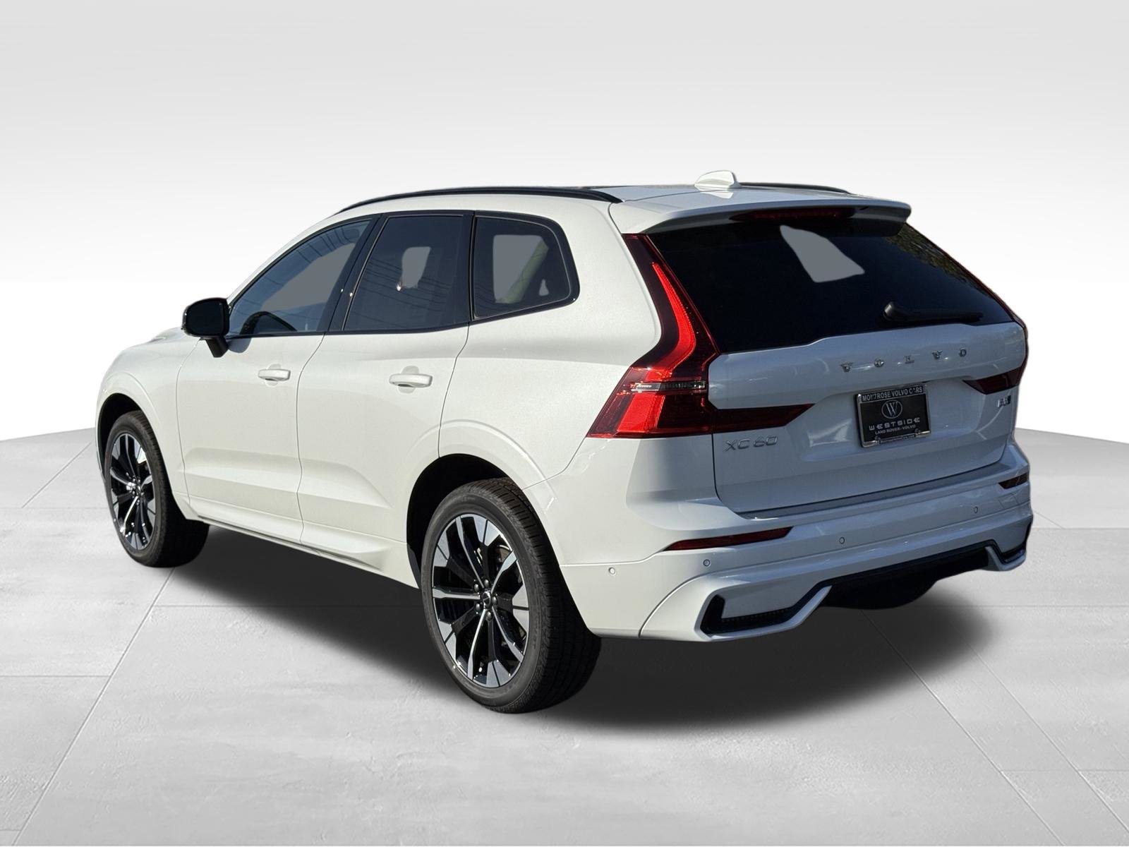 New 2027 Volvo XC60 B5 Plus AWD/4WD image 3