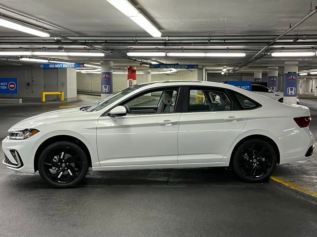 New 2026 Volkswagen Jetta SE FWD image 32