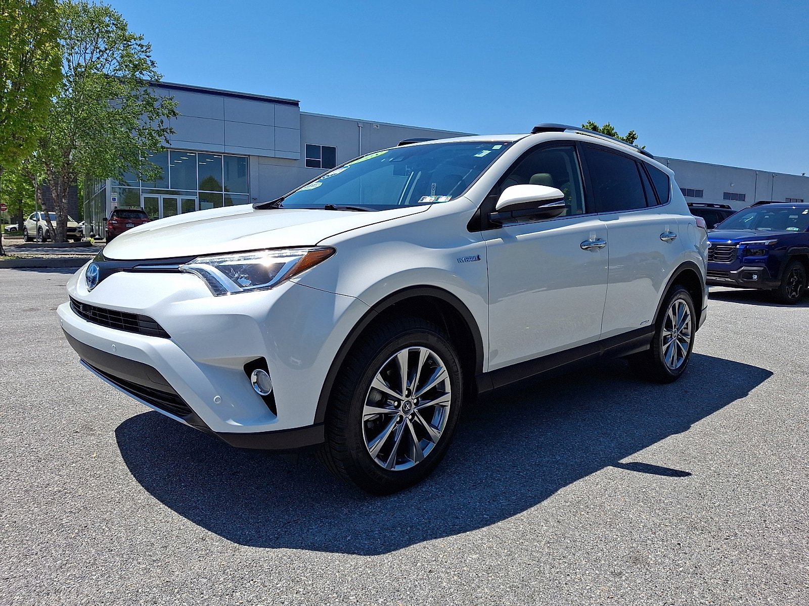 Used 2018 Toyota RAV4 Limited w/ Advanced Technology Package AWD/4WD image 3