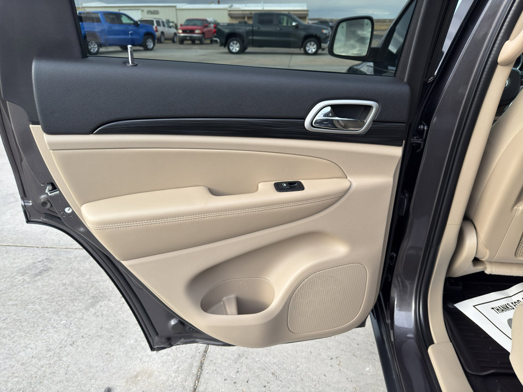 Used 2021 Jeep Grand Cherokee Laredo image 18