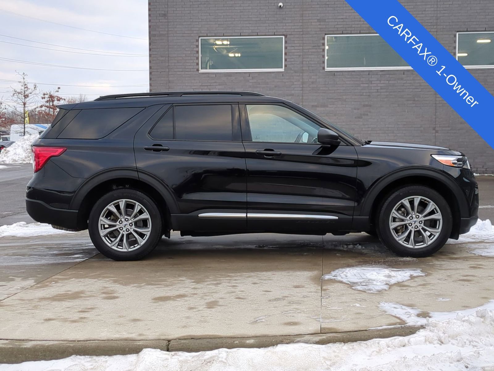 Used 2023 Ford Explorer XLT w/ Equipment Group 202A image 9
