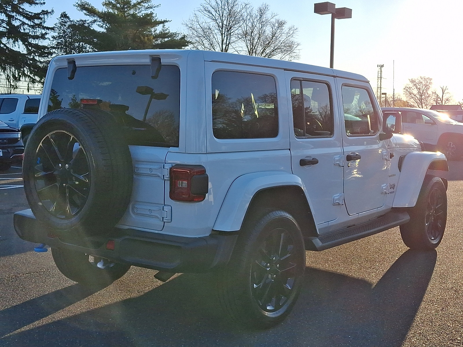 Used 2022 Jeep Wrangler Unlimited Sahara w/ Cold Weather Group image 4