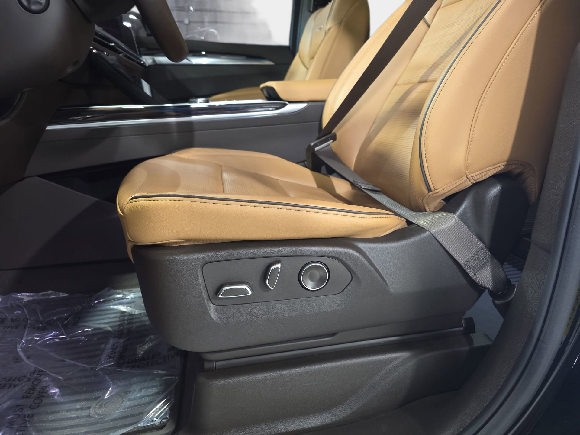 Used 2025 Cadillac Escalade Premium Luxury w/ Touring Package image 28