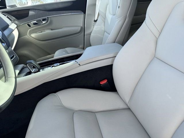 New 2025 Volvo XC90 T8 Plus w/ Protection Package Premier image 17