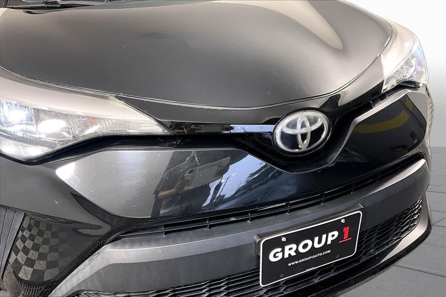 Used 2020 Toyota C-HR LE FWD image 28