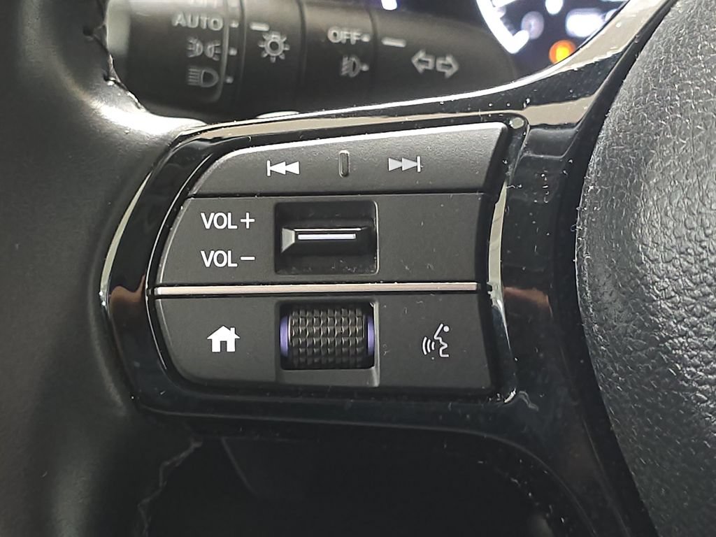 Used 2025 Honda Pilot EX-L image 12