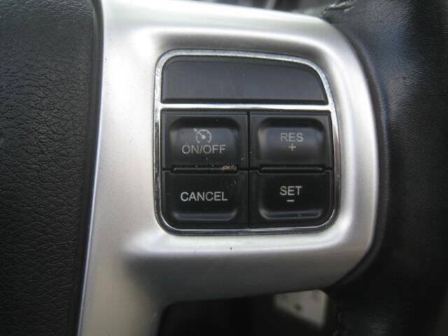Used 2011 Chrysler 200 Limited FWD image 27