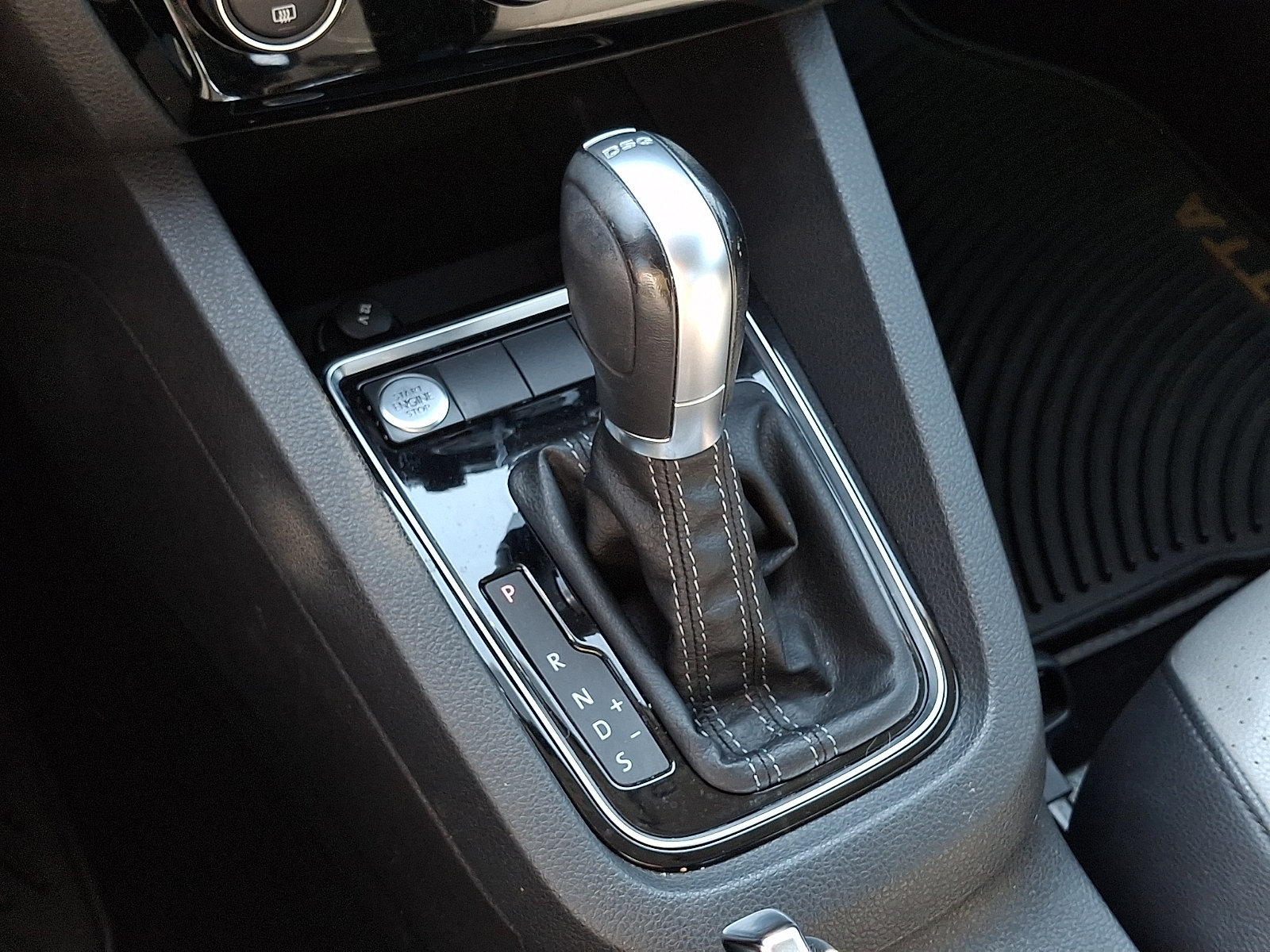 Used 2015 Volkswagen Jetta SEL Premium FWD image 17