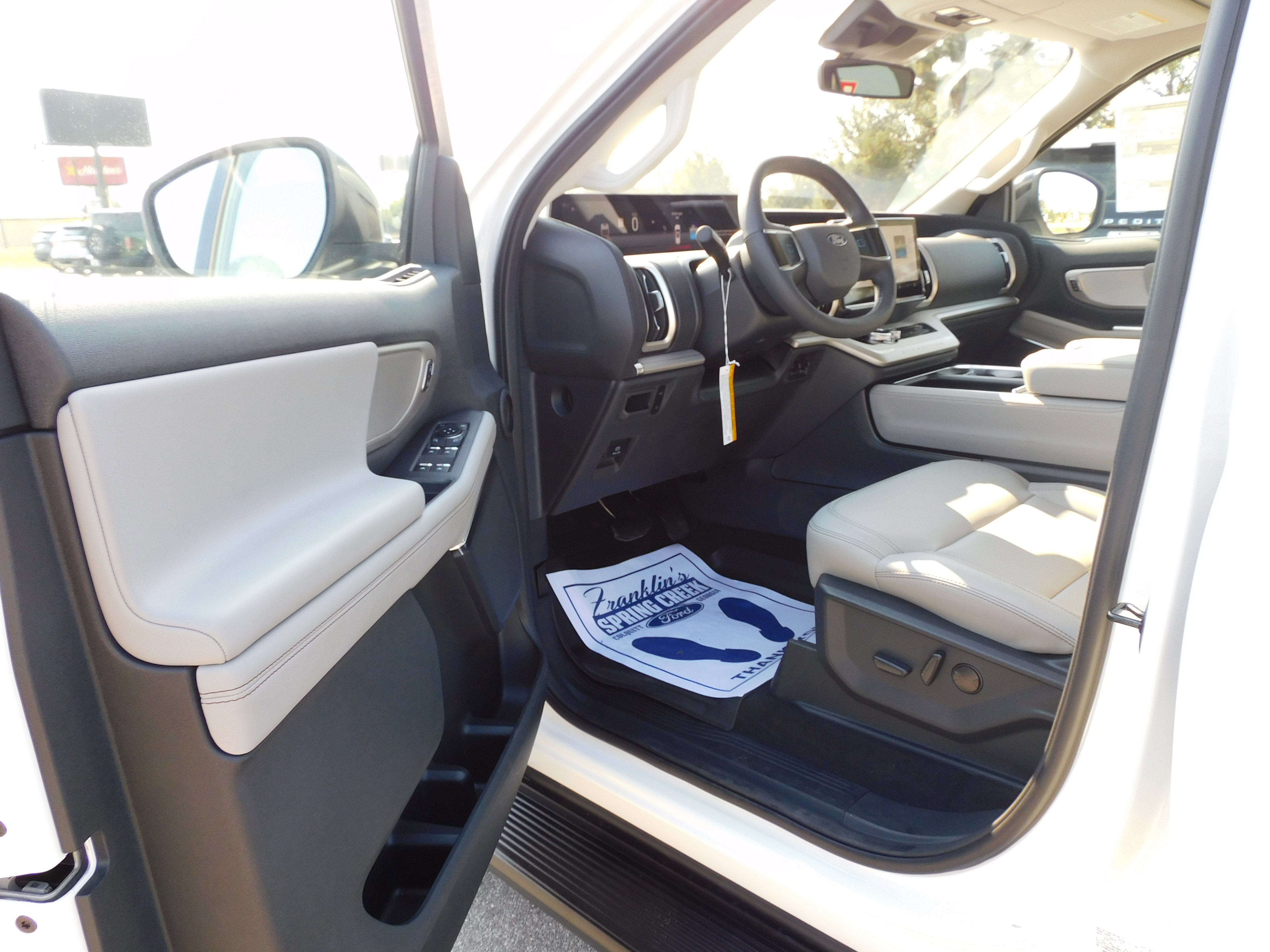 New 2025 Ford Expedition Active image 10