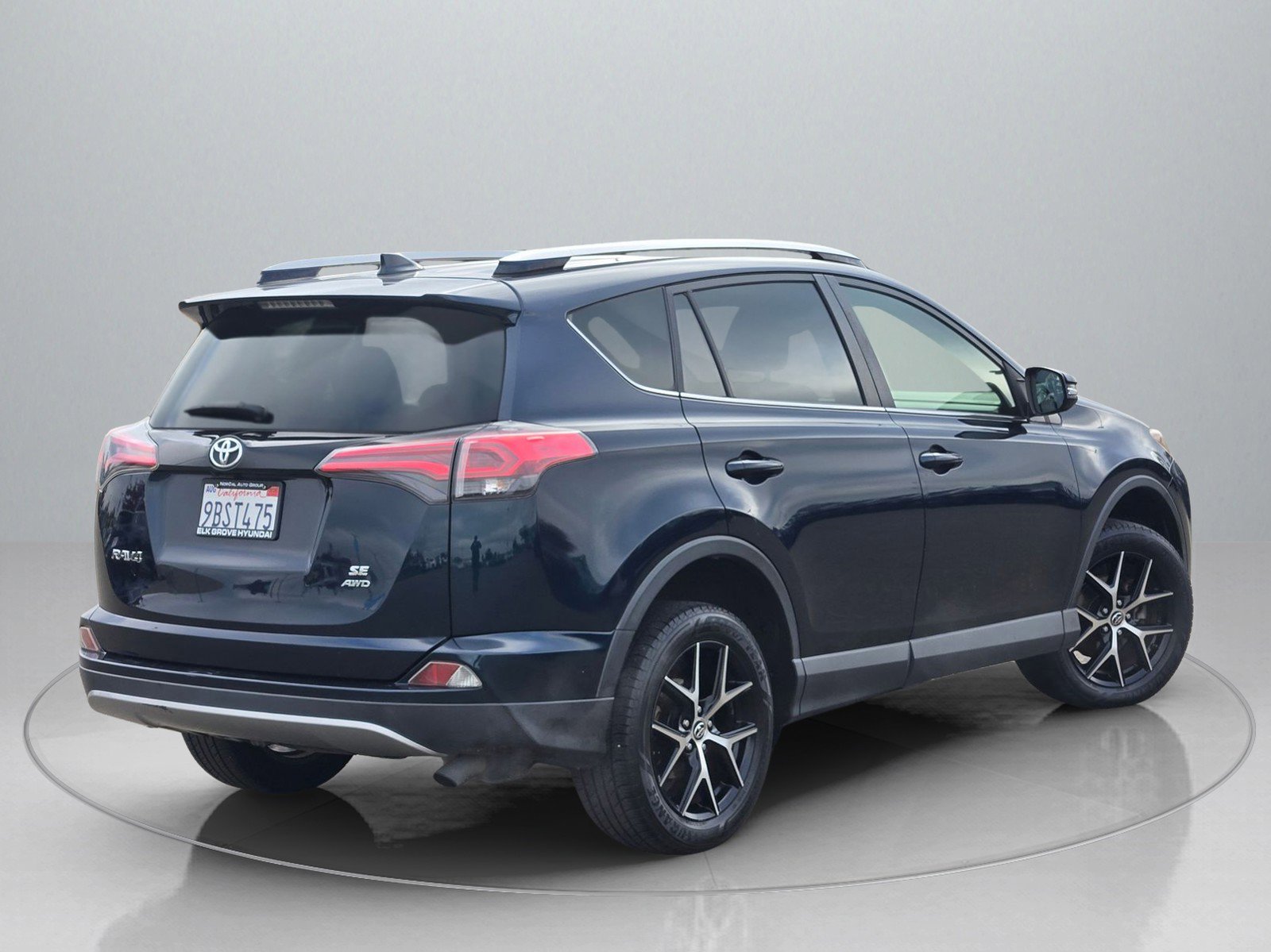 Used 2017 Toyota RAV4 SE image 8