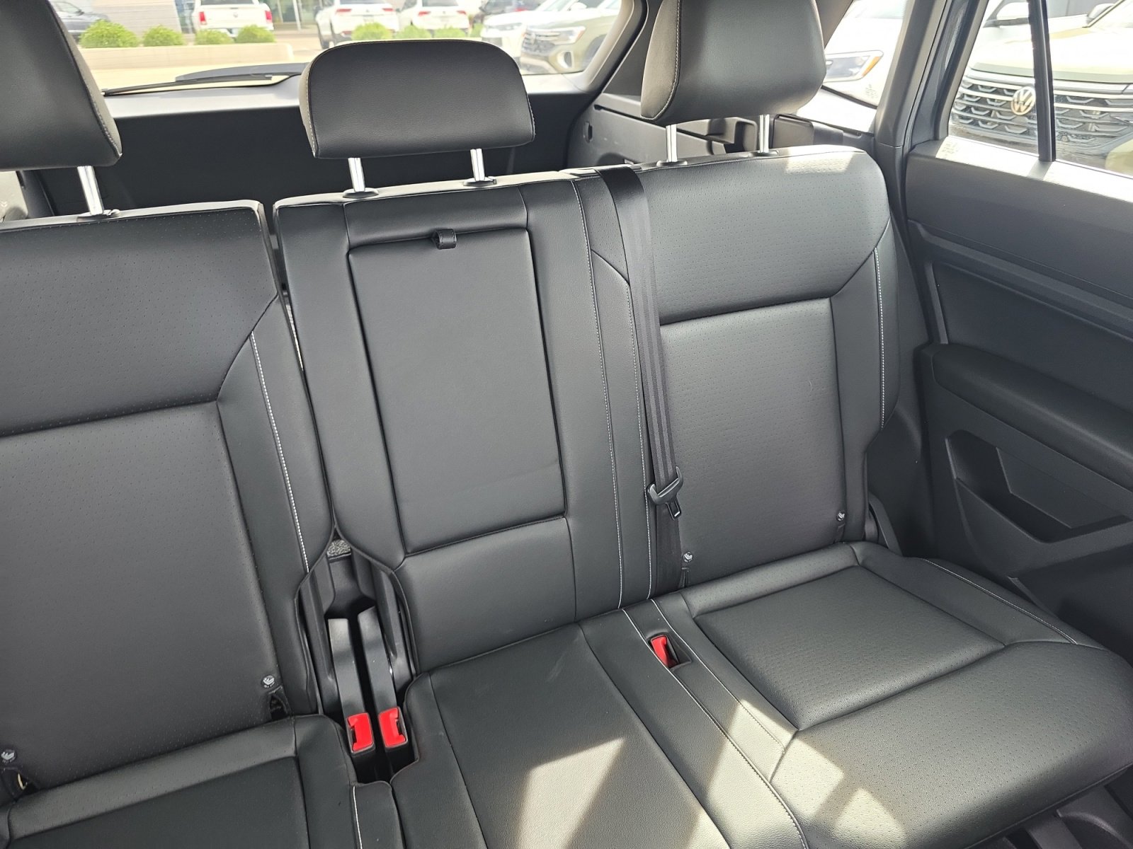 Used 2020 Volkswagen Atlas Cross Sport SE w/ Panoramic Sunroof Package image 18