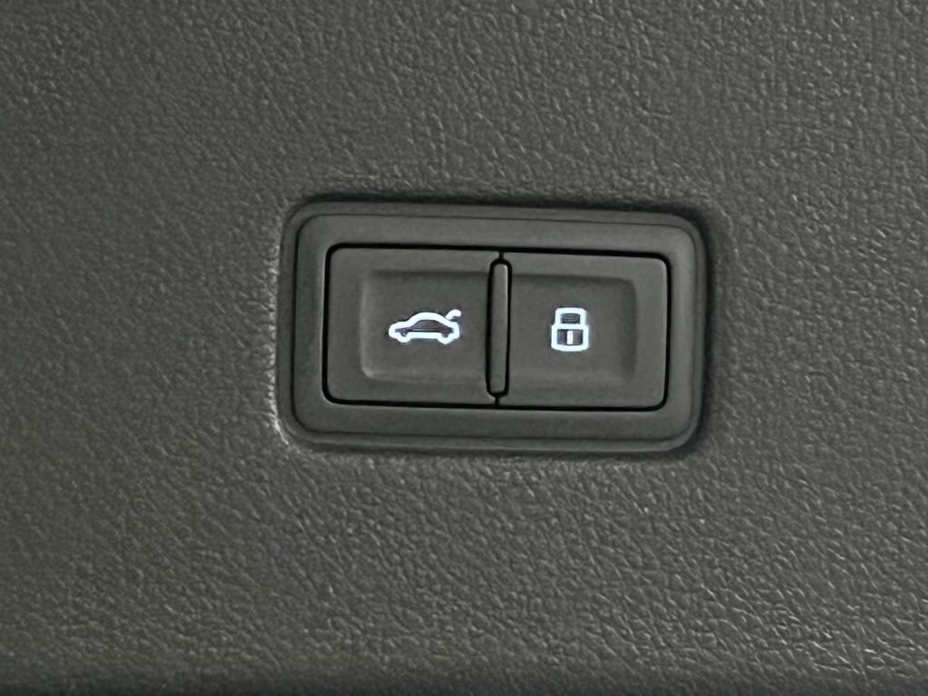 Used 2019 Audi Q8 Premium w/ Convenience Package image 36