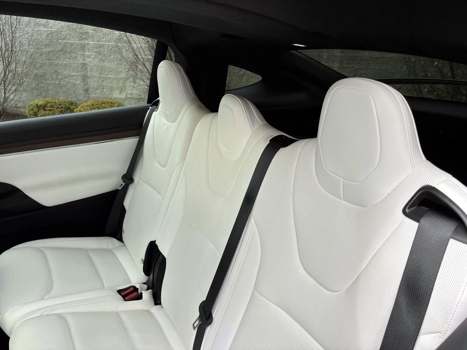 Used 2022 Tesla Model X image 25