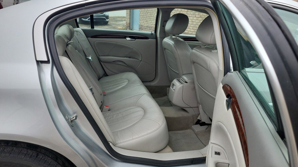 Used 2010 Buick Lucerne CXL w/ Driver Confidence Package image 19