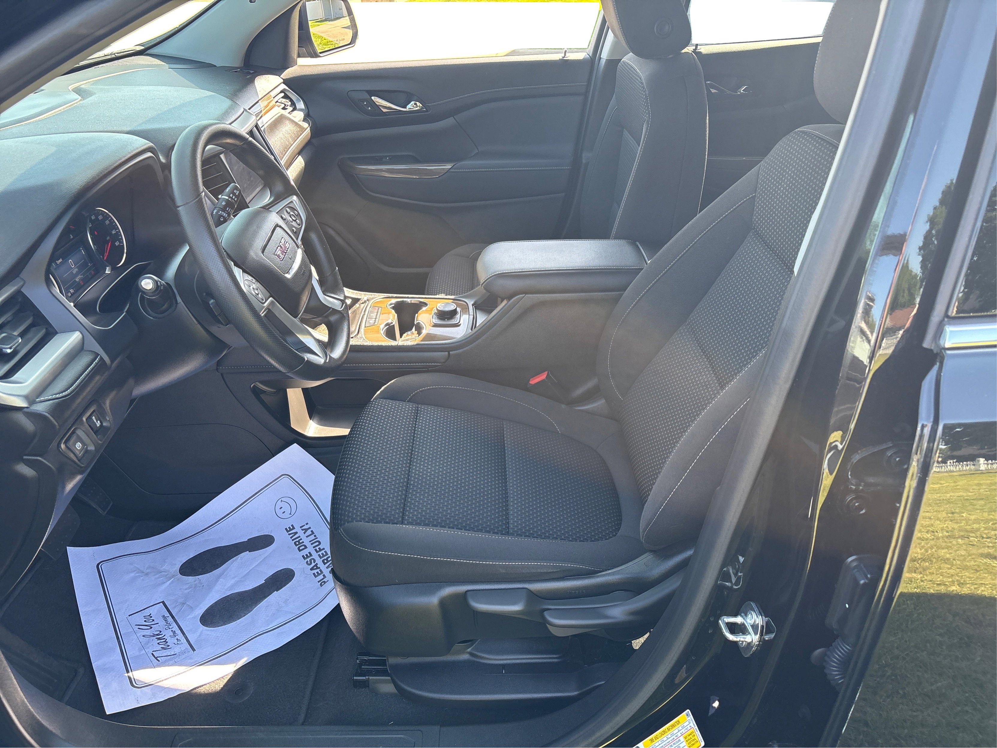 Used 2023 GMC Acadia SLE image 9