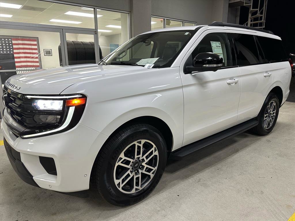 Certified 2025 Ford Expedition Active image 4