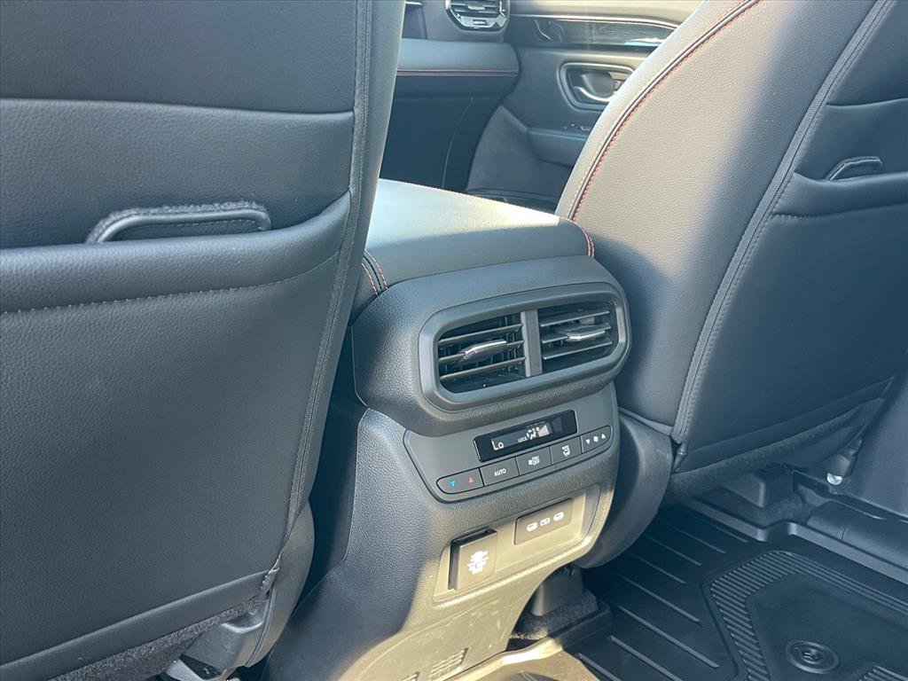 Used 2024 Honda Pilot TrailSport image 25