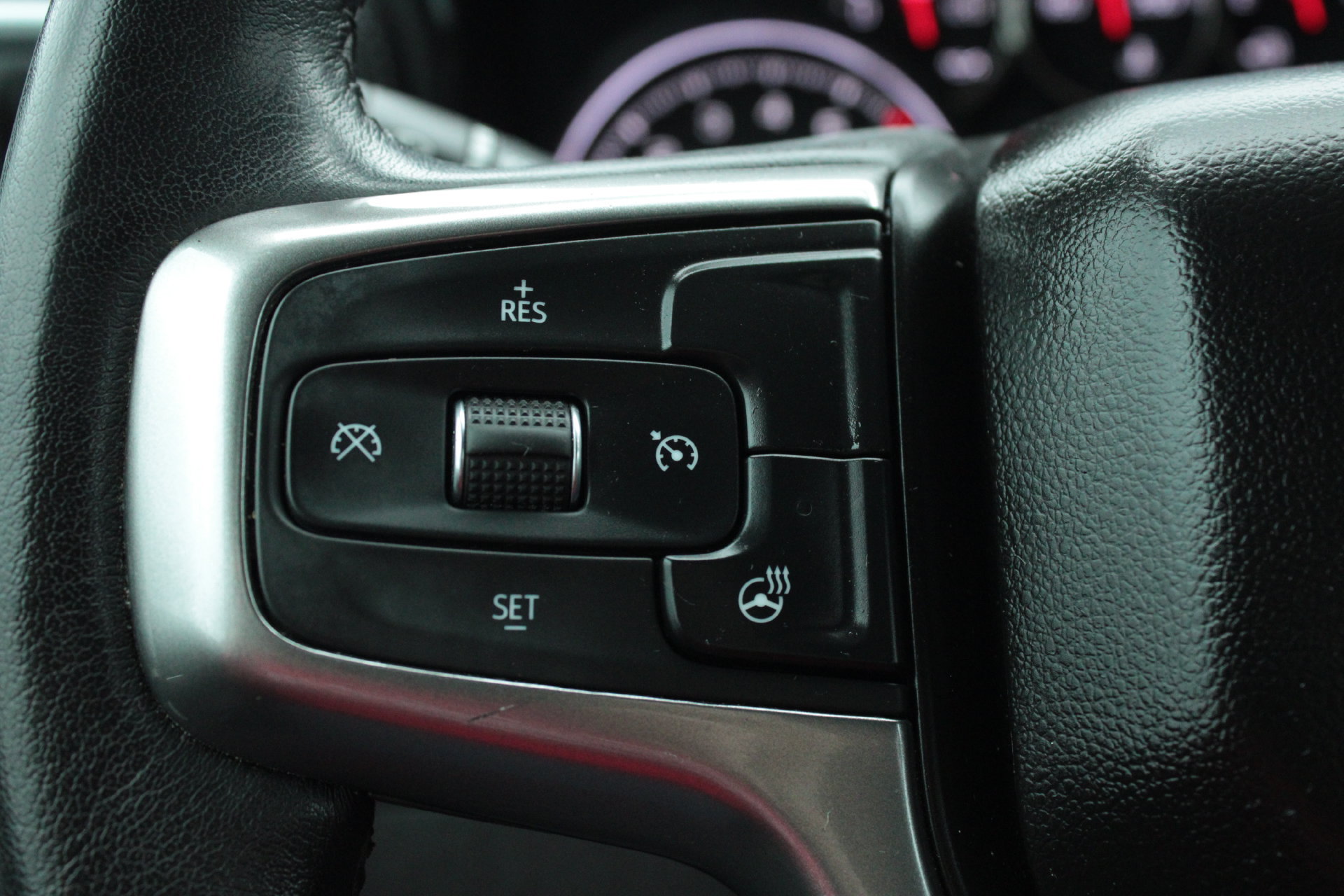 Used 2020 Chevrolet Silverado 1500 LTZ AWD/4WD image 38