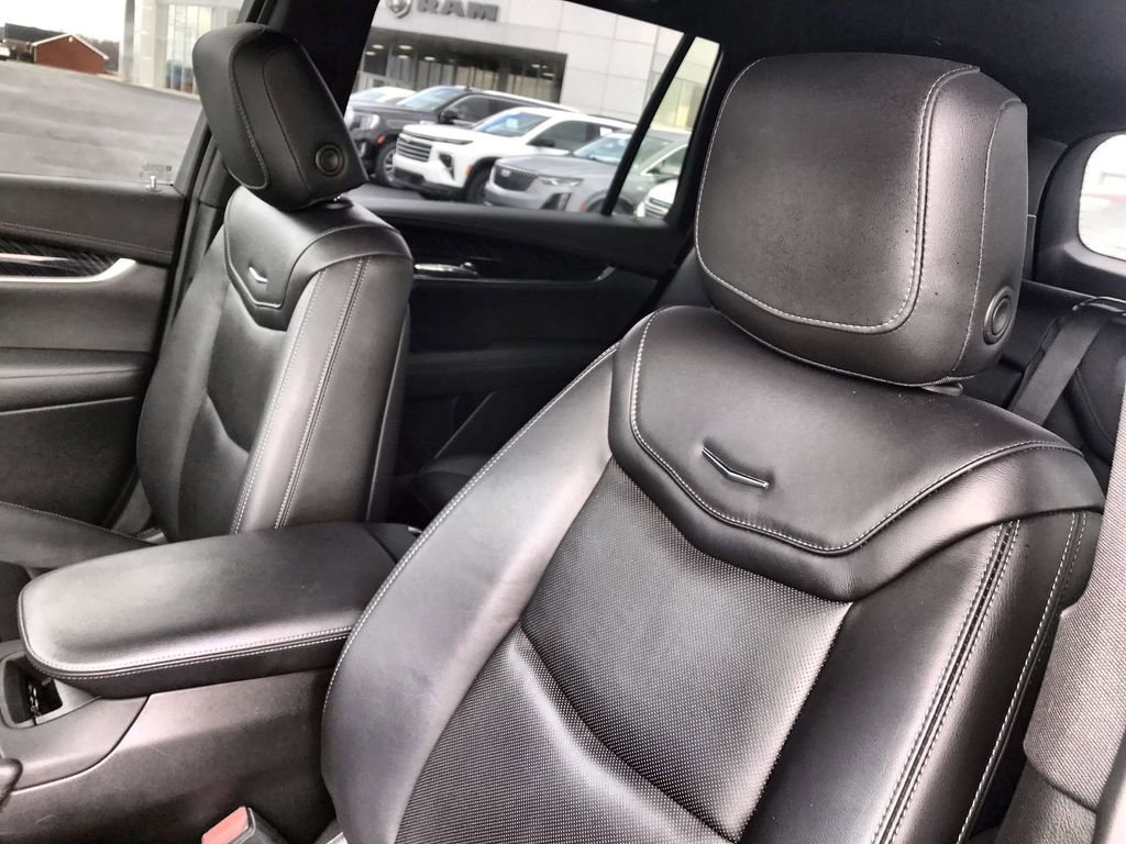 Used 2023 Cadillac XT6 Premium Luxury w/ Technology Package AWD/4WD image 11