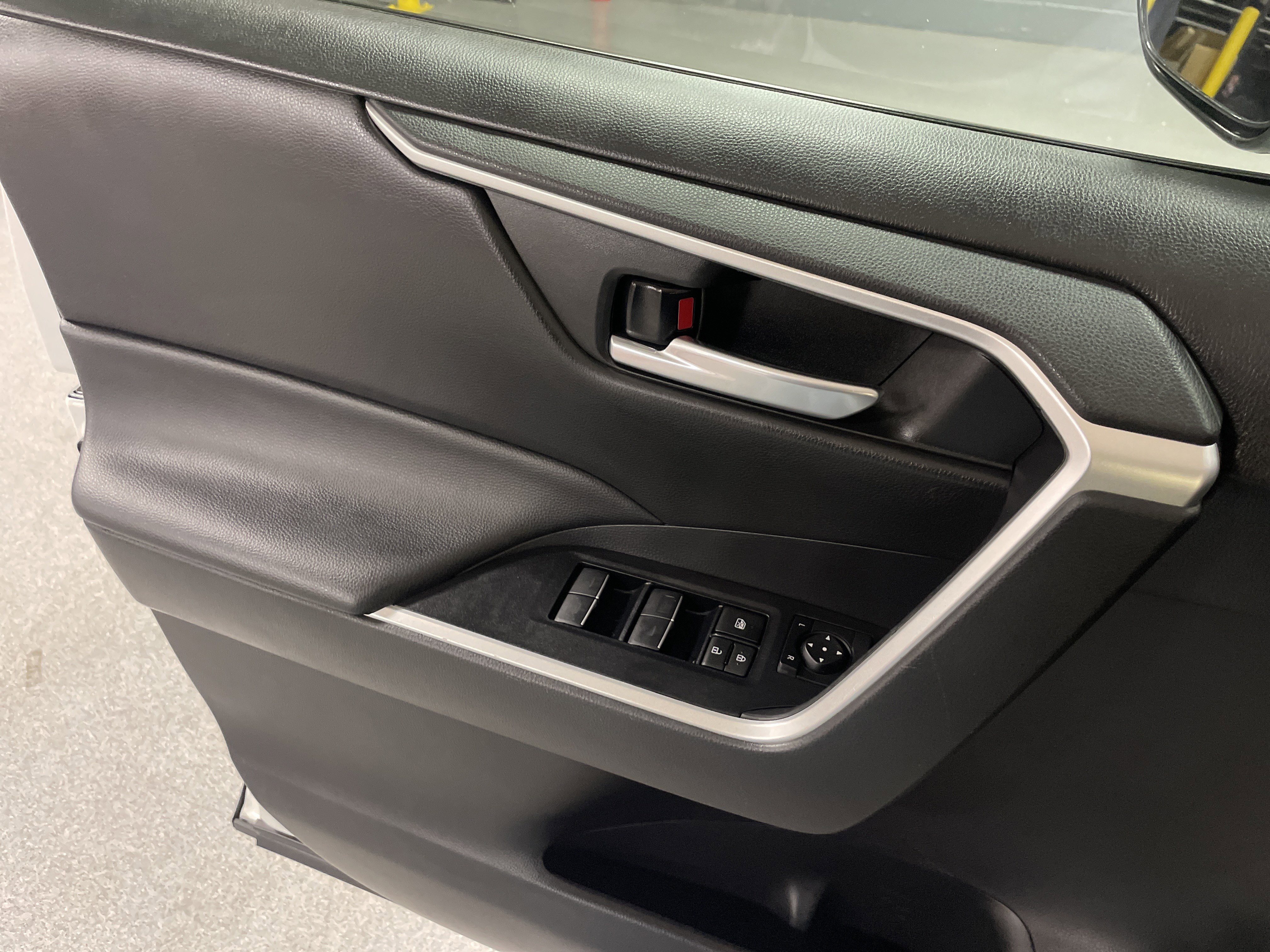 Used 2023 Toyota RAV4 XLE w/ Convenience Package FWD image 14