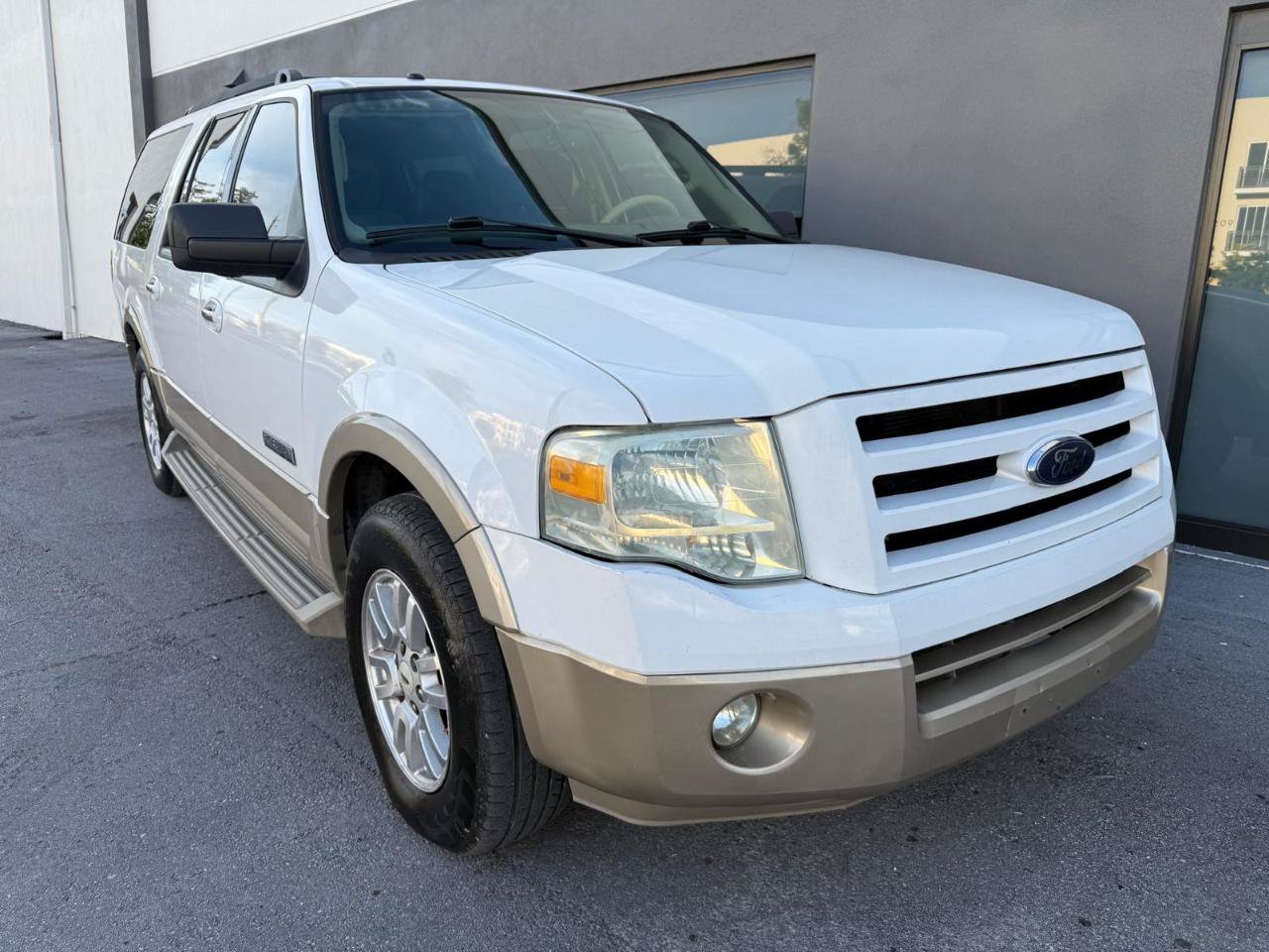 Used 2007 Ford Expedition EL Eddie Bauer RWD image 2
